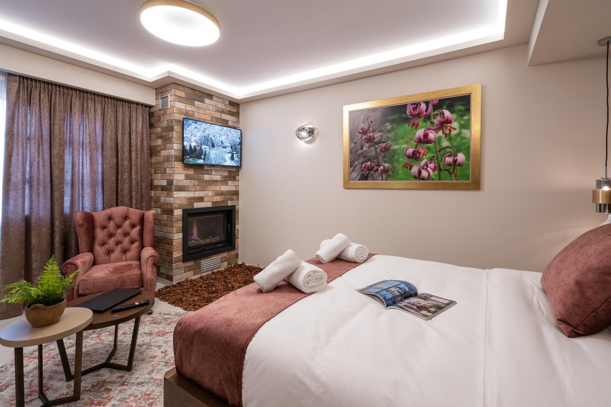 Floara Di Munte Forest Luxury Suites Мецово Екстериор снимка